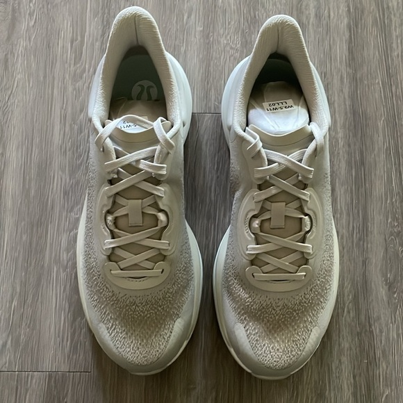 Lululemon Women’s Chragefeel Workout Low 2 Sneakers size 10.5 NWB - Picture 3 of 14